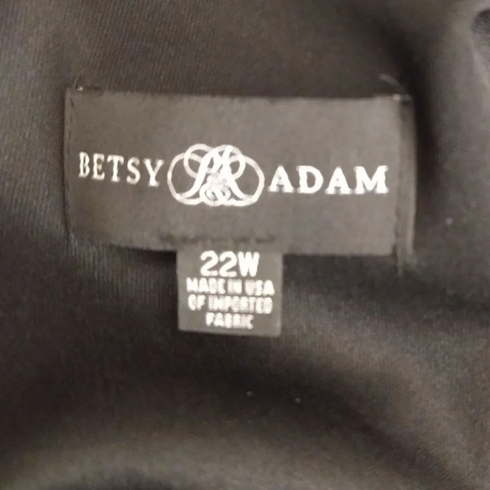 Elegant Black Betsy Adam Dress - Picture 3 of 6